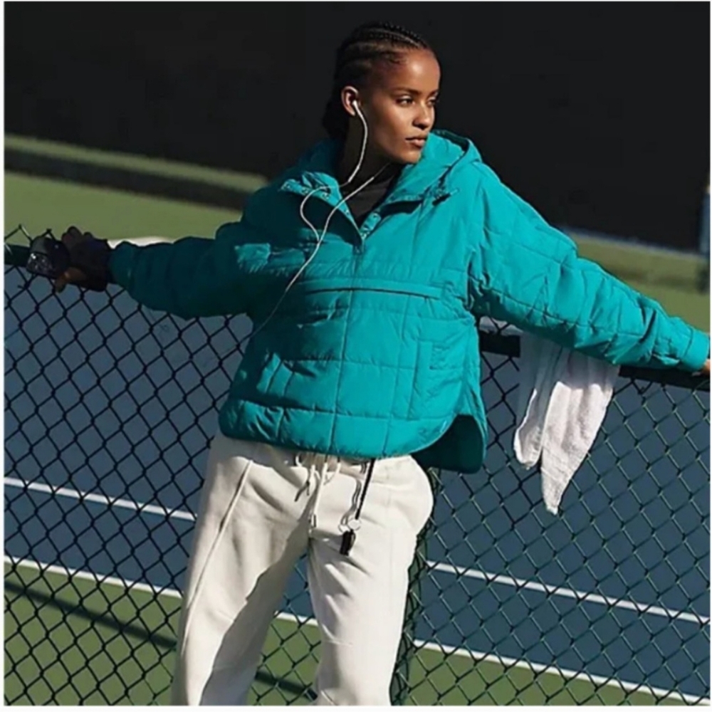 Pippa Packable Pullover